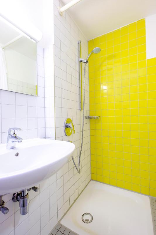 Single Room with Bathroom image 4