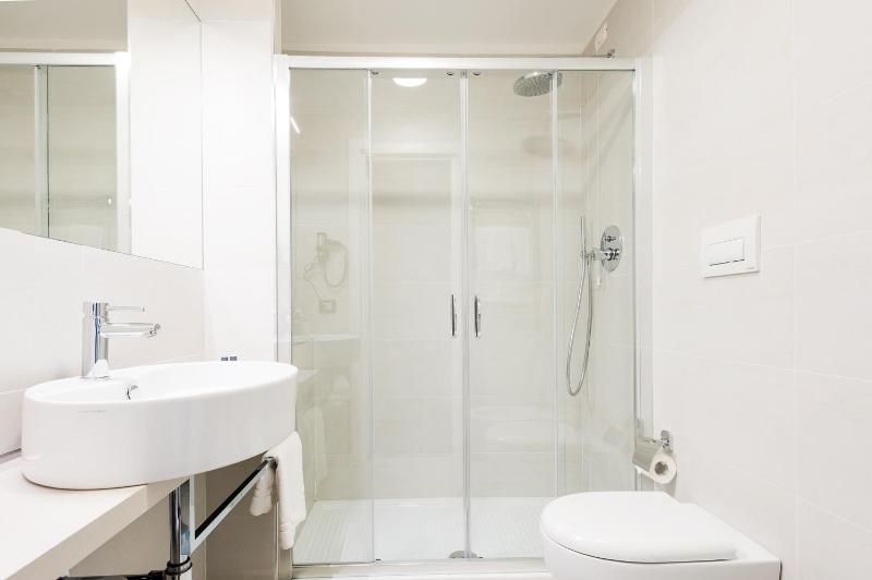 Standard Double or Twin Room image 4