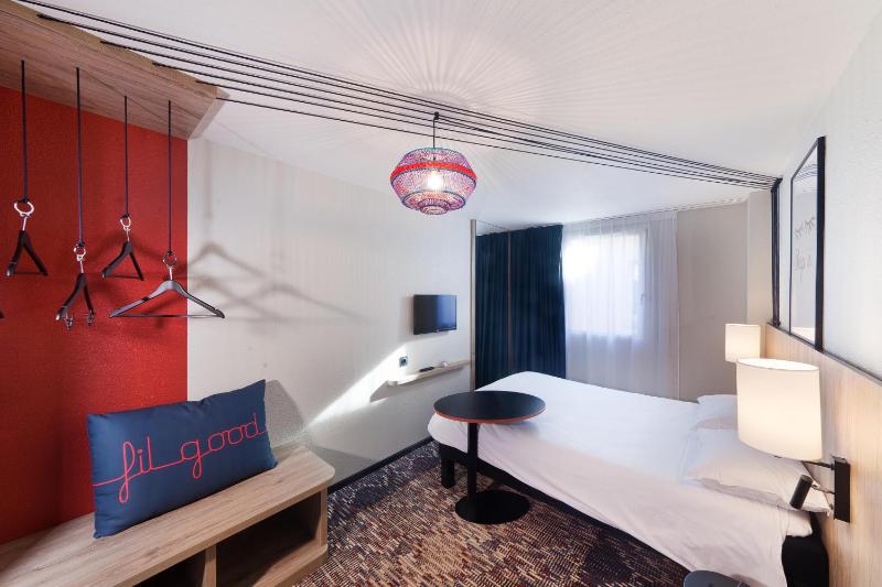 Standard Double Room image 3
