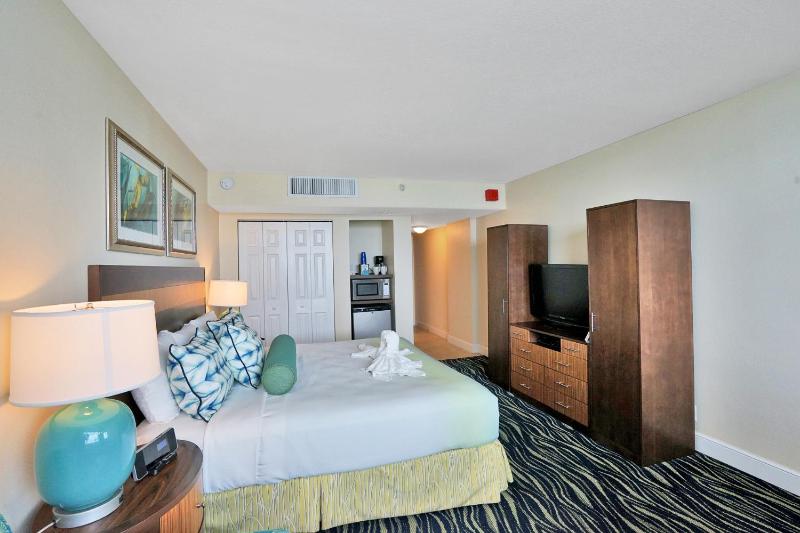 Standard Room, 1 King Bed, Intracoastal/Inside View image 4