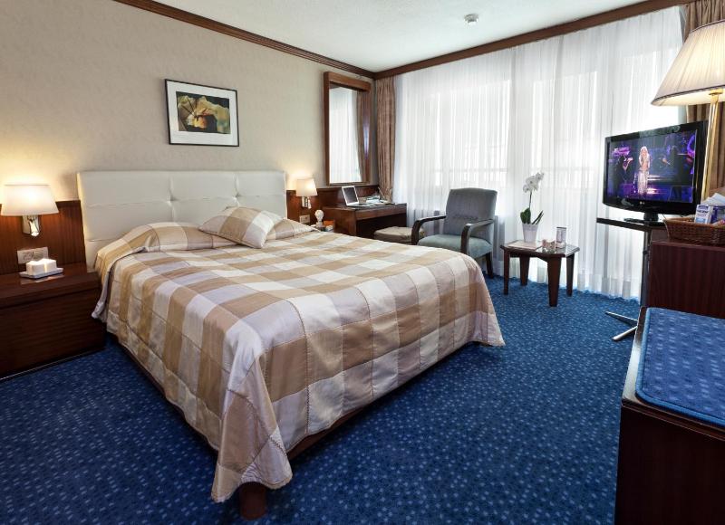 Standard Double Room image 3