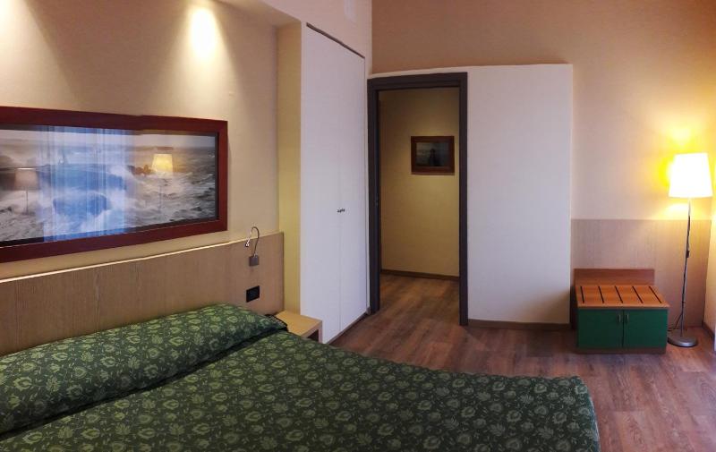 Economy Double or Twin Room with Balcony image 3