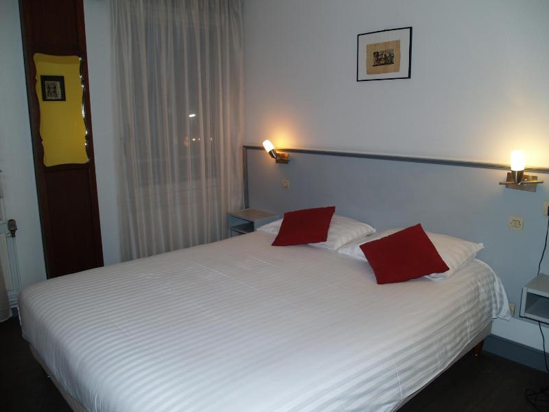 Double Room with Bath image 4