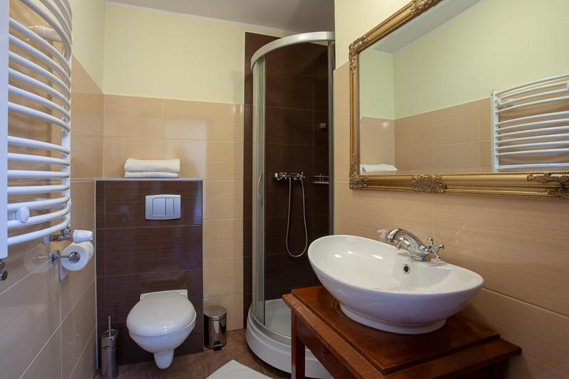 Double Room with Skylight image 4