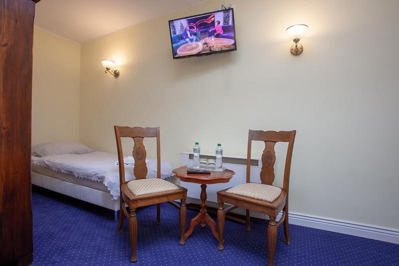 Double Room with Skylight image 3