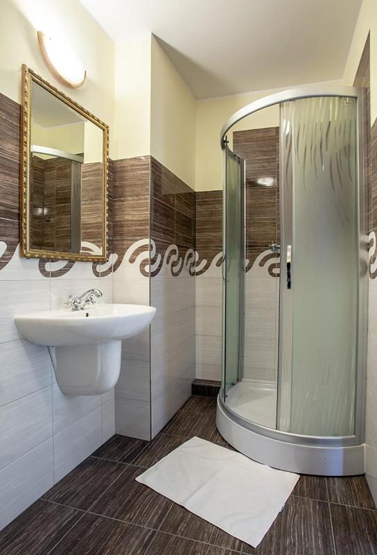 Deluxe Double Room with Bath image 3
