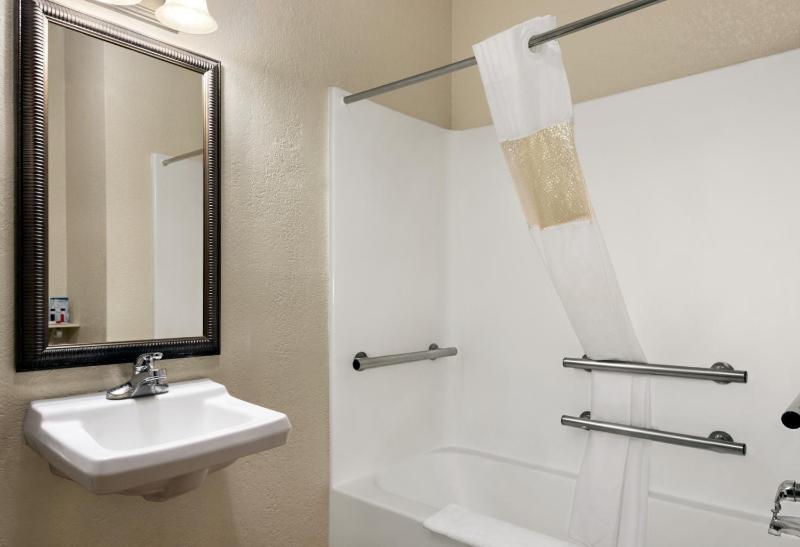 King Room - Disability Access/Non-Smoking image 1