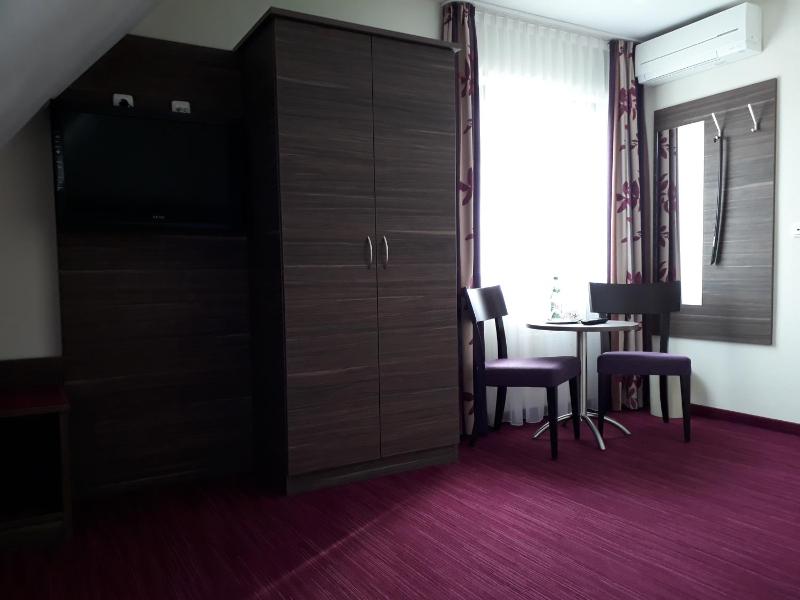 Standard Double or Twin Room image 1