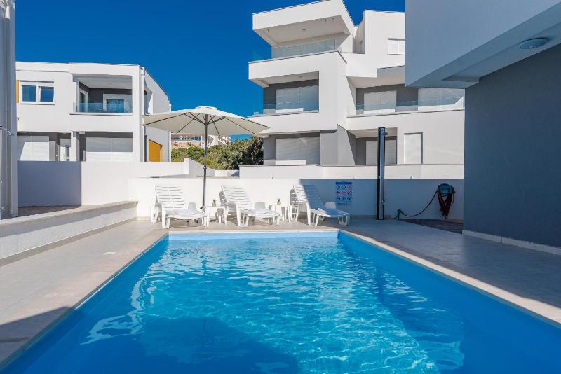 Dario 2. modern & luxury apartment with a pool - image 9