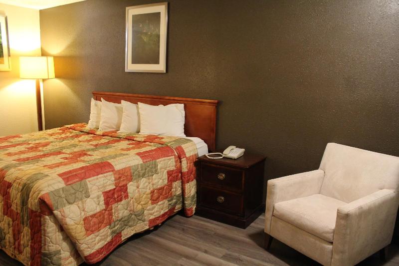 Deluxe King Room image 2