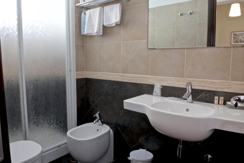Double Room with Sea View image 2
