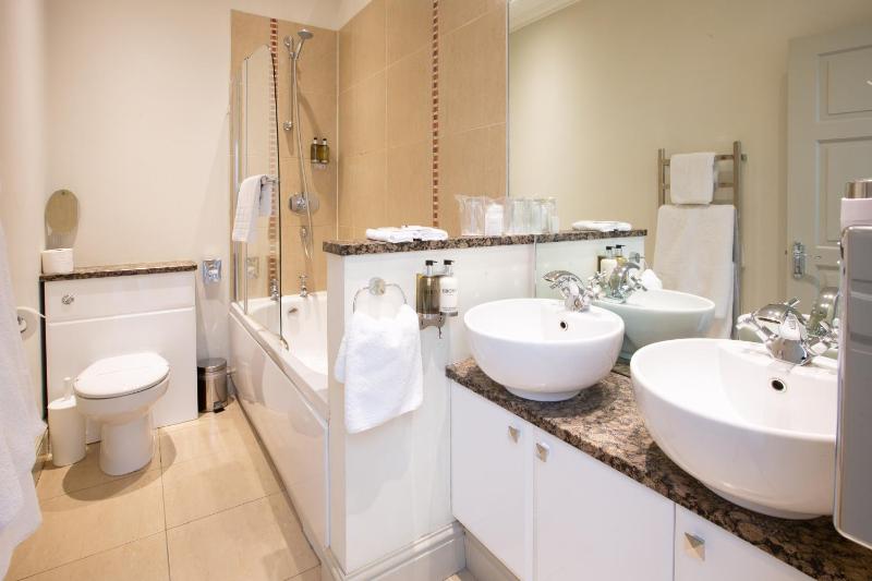 Superior Double Room image 4