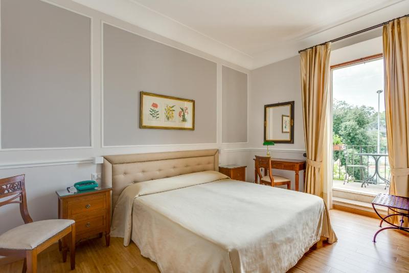Double Room with Balcony image 1