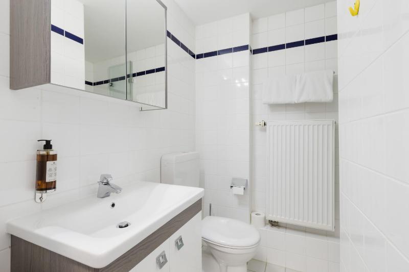 Double Room with Balcony and Kitchen image 4