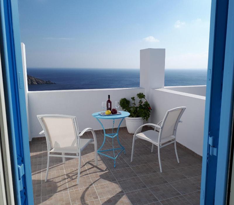 Double or Twin Room with Sea View image 3