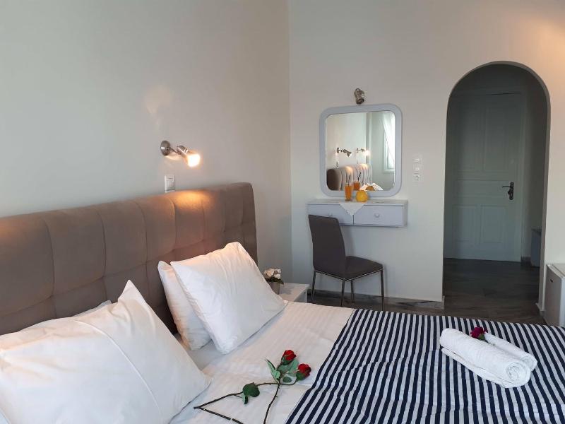 Double or Twin Room with Sea View image 1