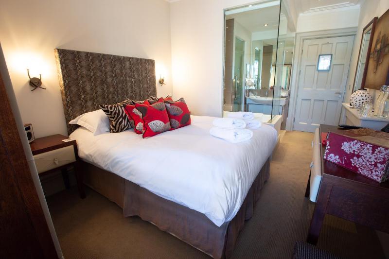 Standard Double Room (1 Adult) image 3