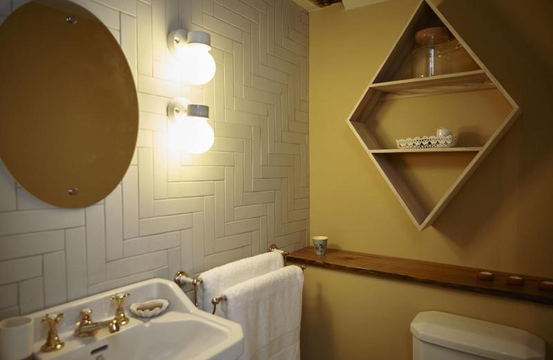 Deluxe King Room image 1