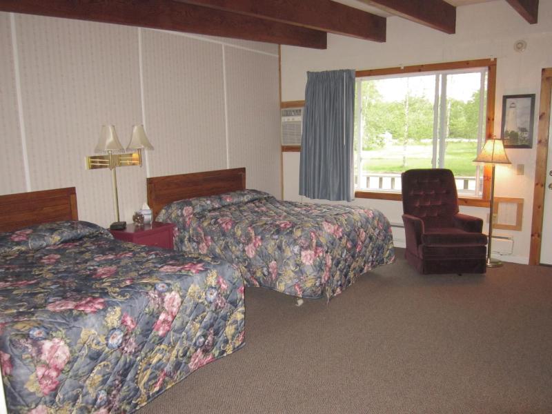 Deluxe Double Room with Two Double Beds image 3