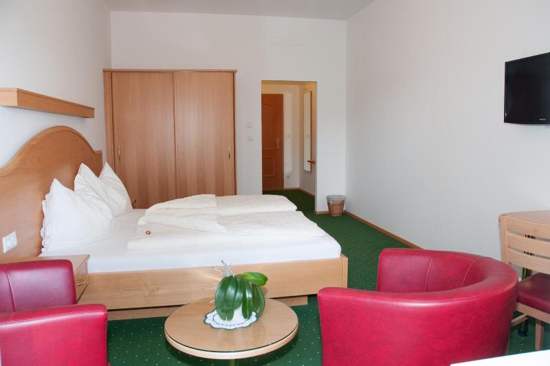 Double Room with Balcony image 2