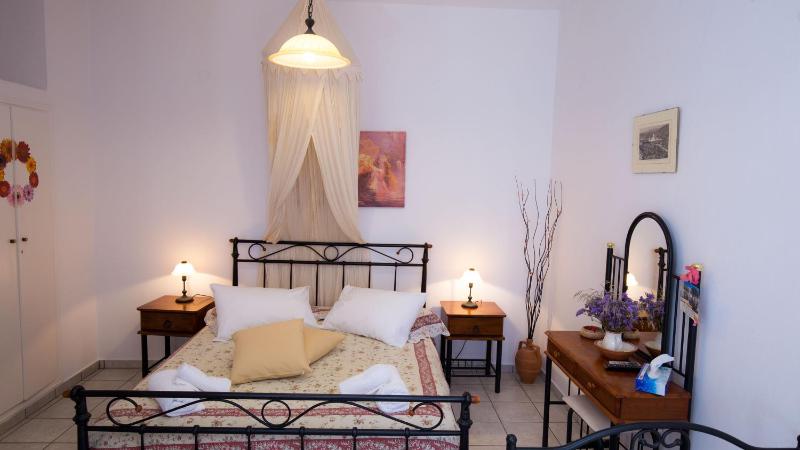 Triple Room with Sea View image 3