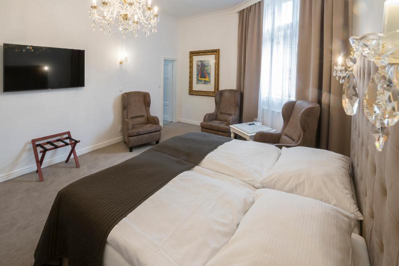 Standard Suite image 3