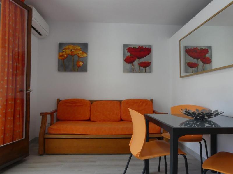 One-Bedroom Apartment image 3