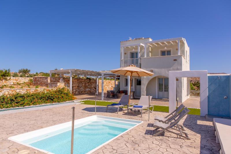 Yellow Moon Villa with Private Pool and Sea View image 4