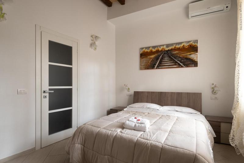 Double Room image 4