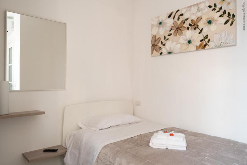 Single Room image 3