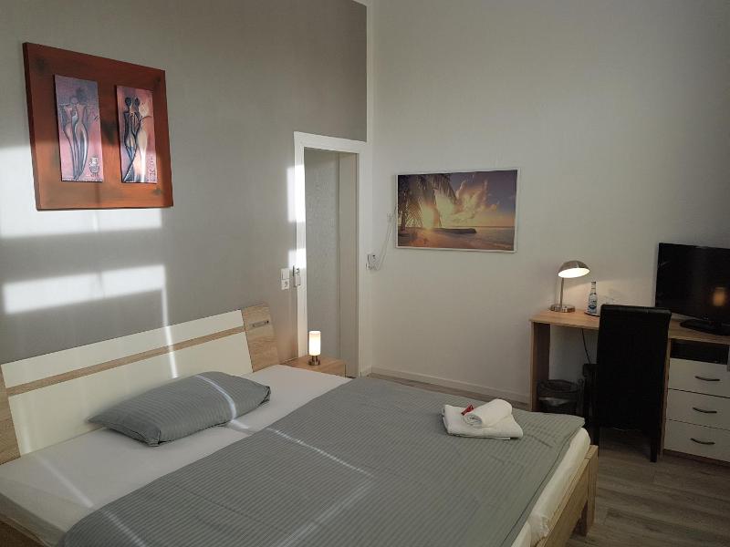 Standard Double or Twin Room image 4