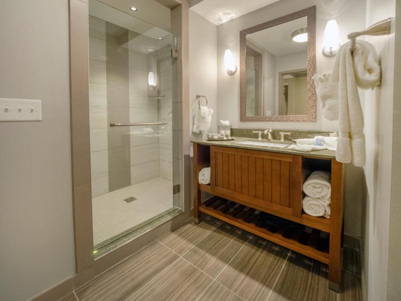 Standard King Room image 3
