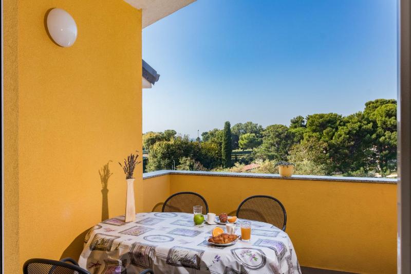 Apartment with Sea View image 3