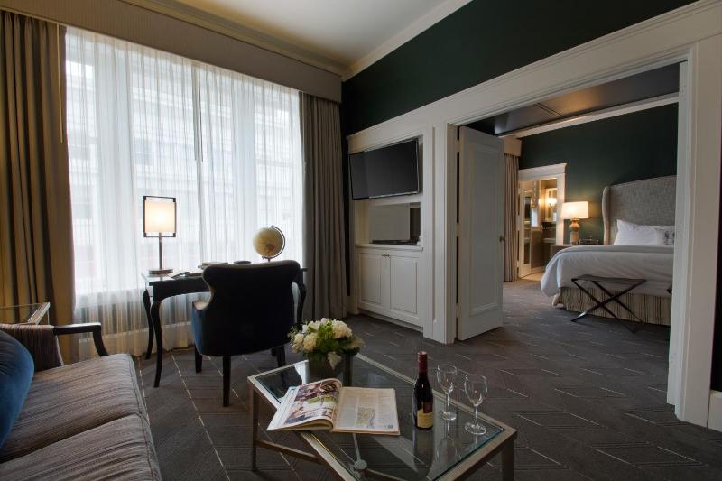 Parlor Suite image 4