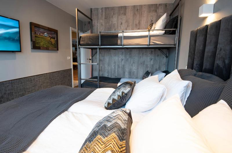 Quadruple Room with Private Bathroom image 3