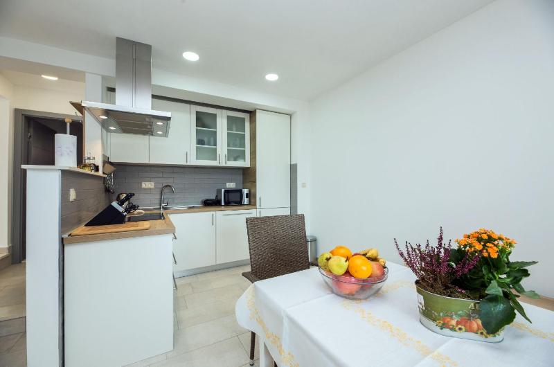 Apartments Roko - image 32