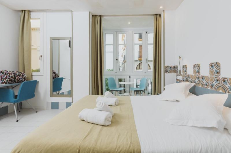 Hostal Gravina - image 31