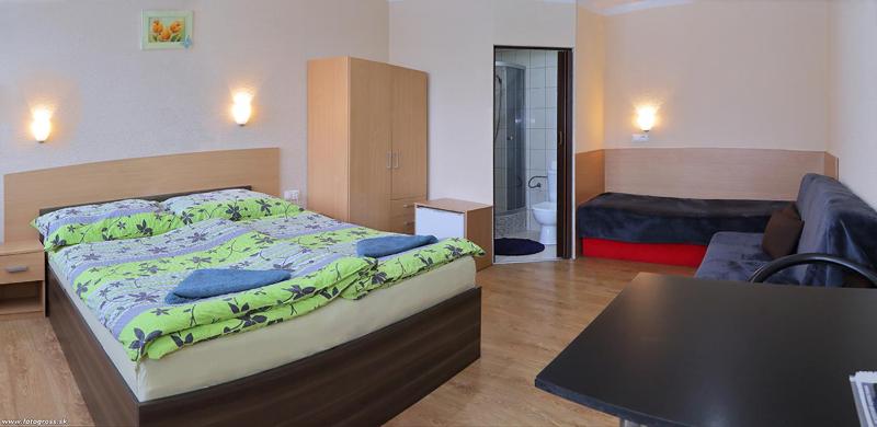 Standard Triple Room image 2