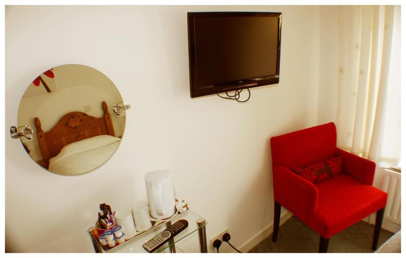 Twin Room image 3
