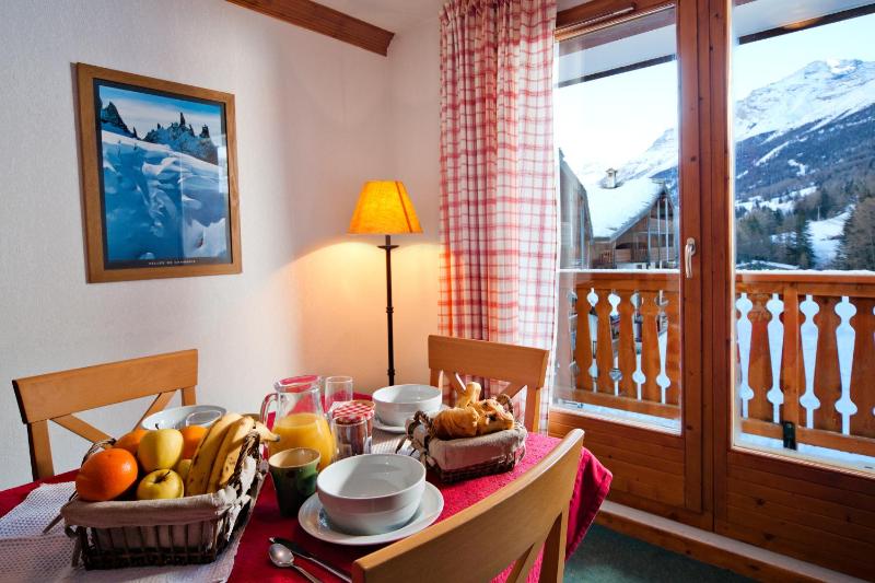 One-Bedroom Apartment with Alcove (4 Adults) image 1