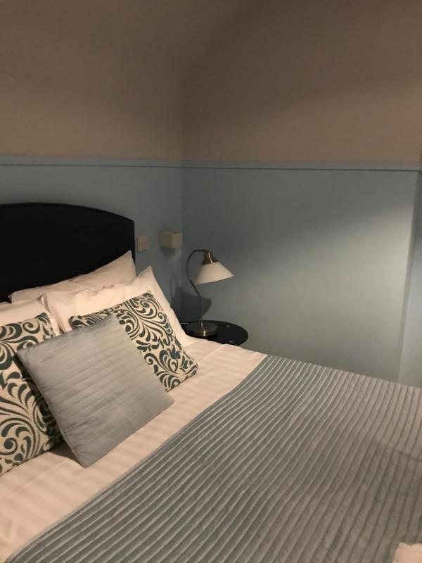 Standard Double Room image 2