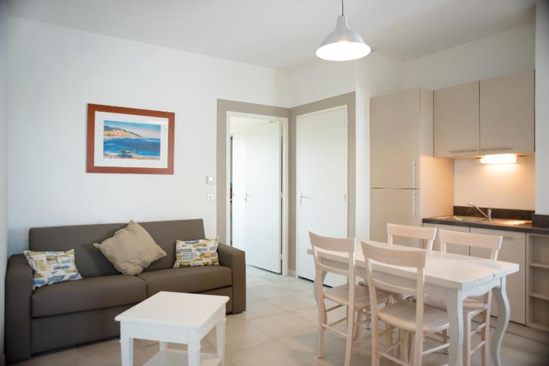 One-Bedroom Apartment image 3