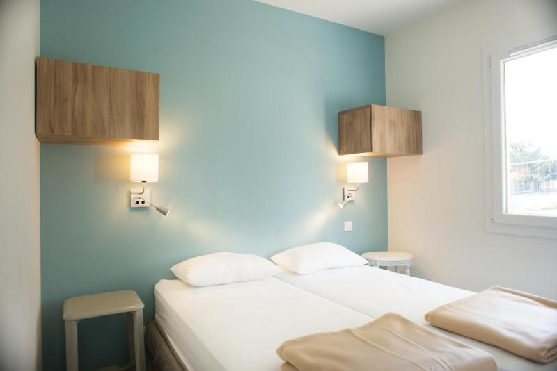 One-Bedroom Apartment image 4