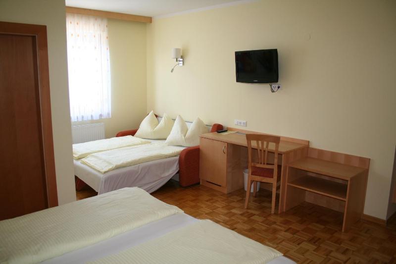 Family Room (2 Adults + 2 Children) image 3