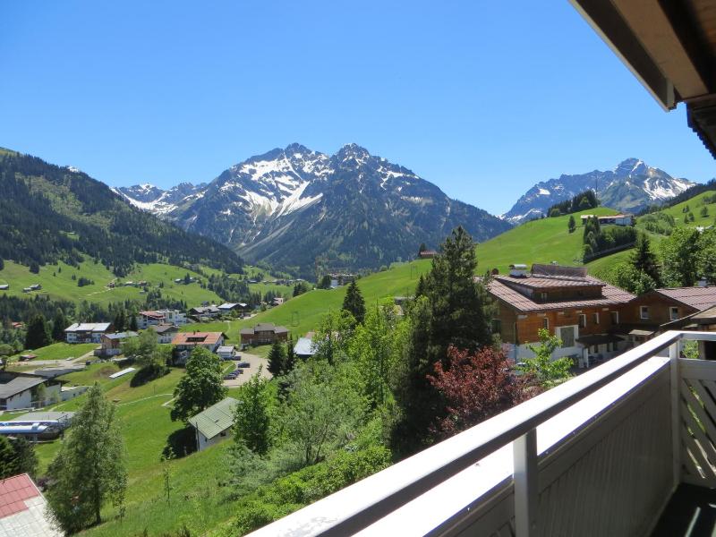 Three-Bedroom Apartment with Balcony image 2