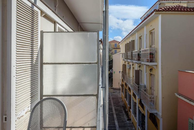 Standard Triple Room with City View image 4