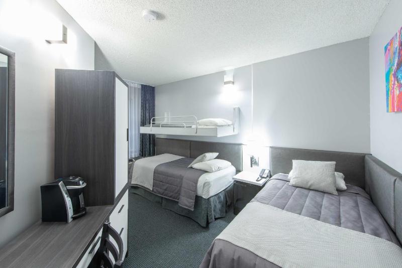Triple Room with Three Single Beds - Non-Smoking
