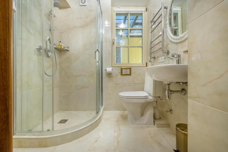 Suite (4 Adults) image 4