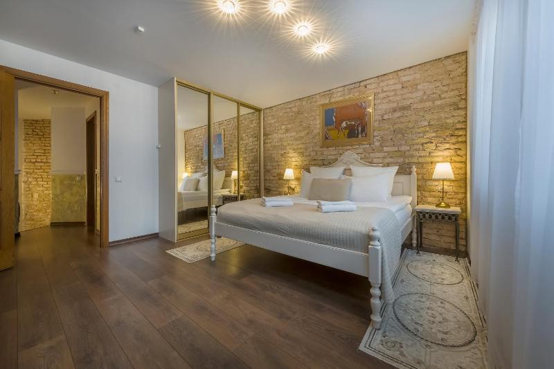 Apartment with additional bathroom image 1