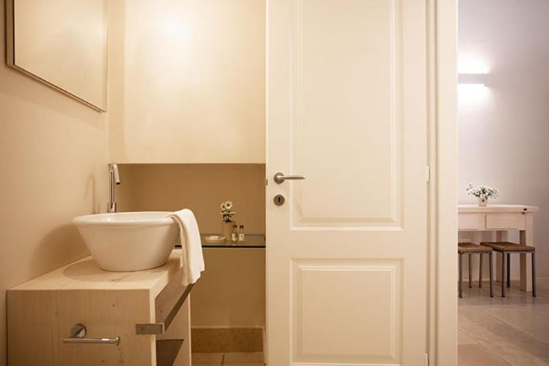 Large Suite - Split Level image 4